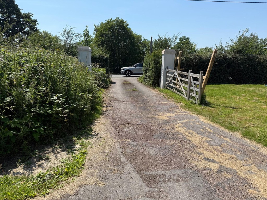 Lot: 53 - BUILDING PLOT WITH PLANNING FOR FOUR DWELLINGS - Access to land from Cuckfield Road
